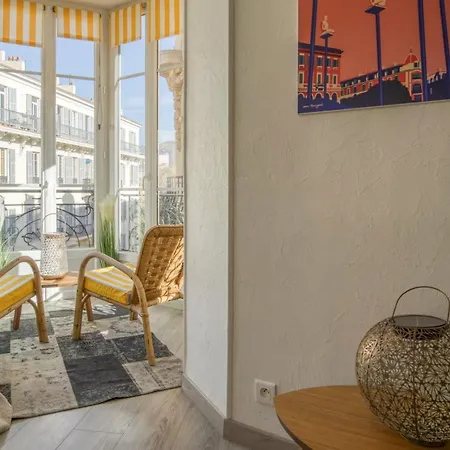 Sublime, Modern, Balconies, A/c, Refurbished Appartement Nice