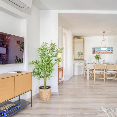 Sublime, Modern, Balconies, A/c, Refurbished Appartement