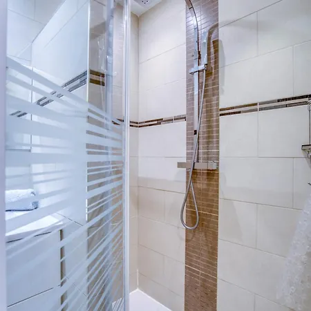 Sublime, Modern, Balconies, A/c, Refurbished Appartement *