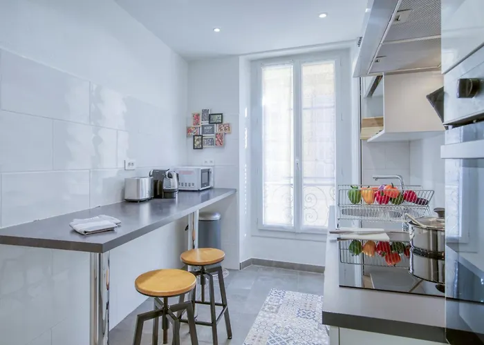 Sublime, Modern, Balconies, A/c, Refurbished Appartamento