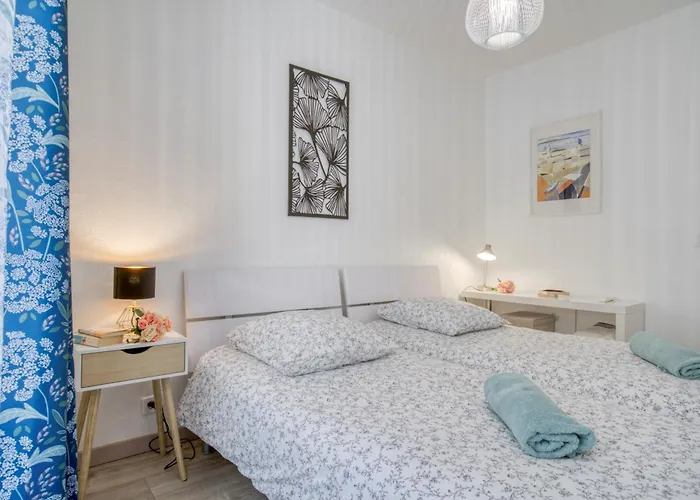 Sublime, Modern, Balconies, A/c, Refurbished *
