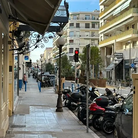 Sublime, Modern, Balconies, A/c, Refurbished *