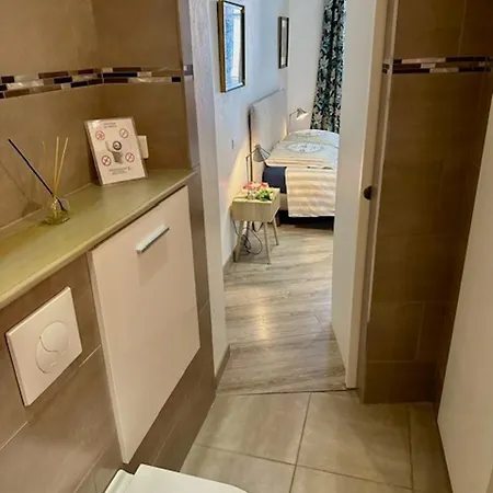 Sublime, Modern, Balconies, A/c, Refurbished Lejlighed *