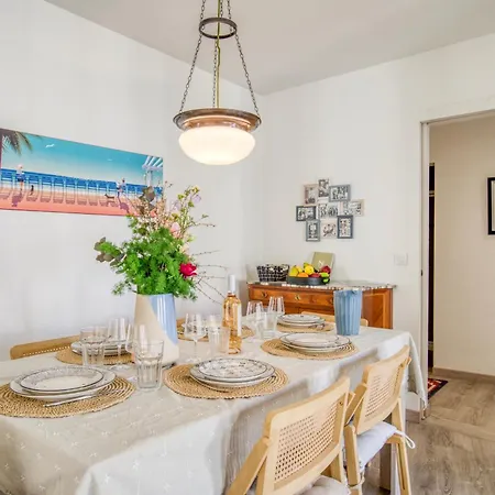 Sublime, Modern, Balconies, A/c, Refurbished