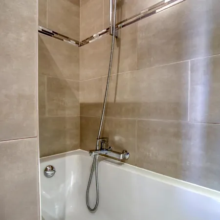 Sublime, Modern, Balconies, A/c, Refurbished * Νίκαια