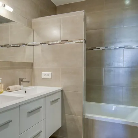 Διαμέρισμα Sublime, Modern, Balconies, A/c, Refurbished Νίκαια