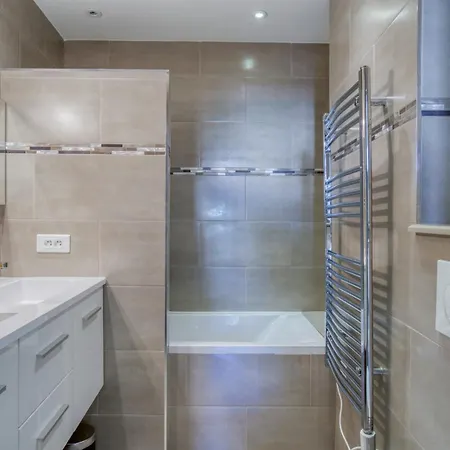 Sublime, Modern, Balconies, A/c, Refurbished شقة *