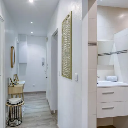 Sublime, Modern, Balconies, A/c, Refurbished