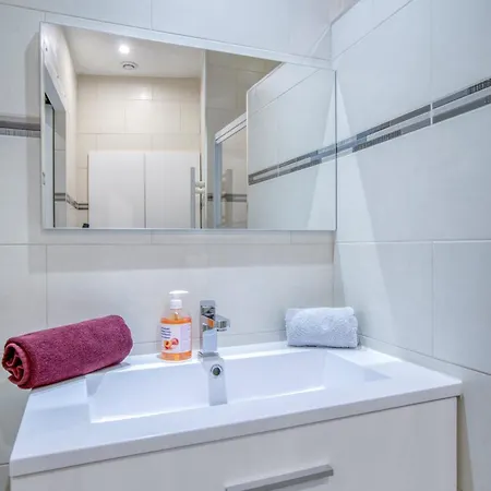 Διαμέρισμα Sublime, Modern, Balconies, A/c, Refurbished