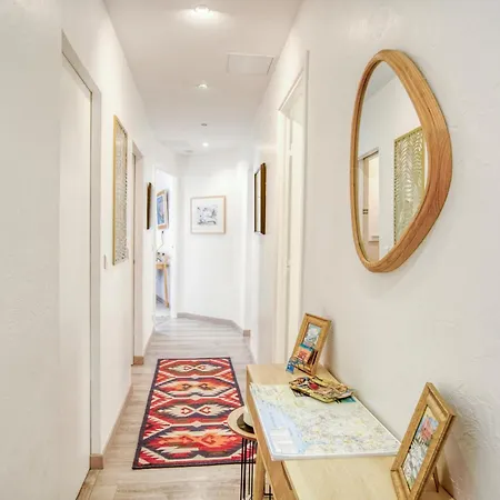 Sublime, Modern, Balconies, A/c, Refurbished *