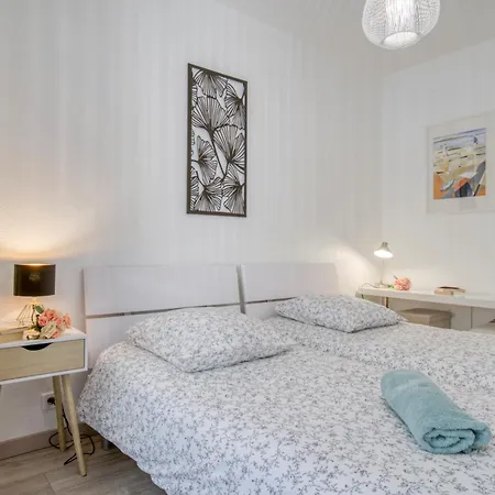 Sublime, Modern, Balconies, A/c, Refurbished *