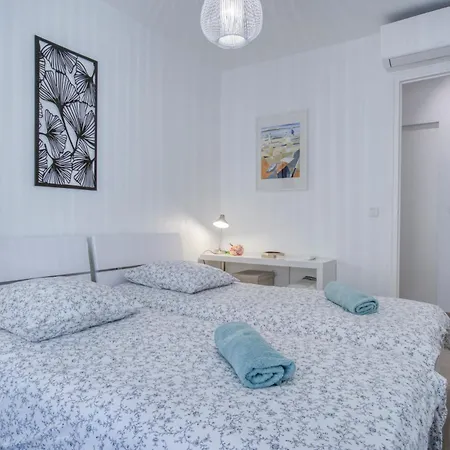 Sublime, Modern, Balconies, A/c, Refurbished