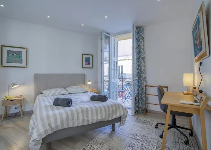 Sublime, Modern, Balconies, A/c, Refurbished * Nice