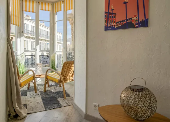 Sublime, Modern, Balconies, A/c, Refurbished Apartment Nizza