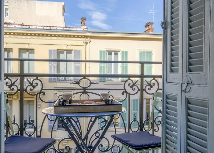 Apartment Sublime, Modern, Balconies, A/c, Refurbished *