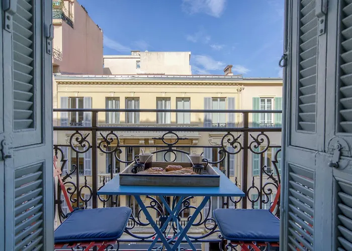 Sublime, Modern, Balconies, A/c, Refurbished Apartment