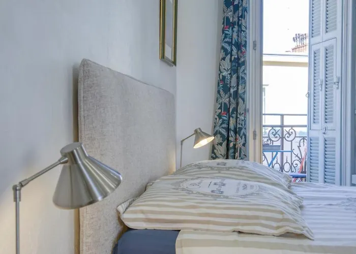 Sublime, Modern, Balconies, A/c, Refurbished *