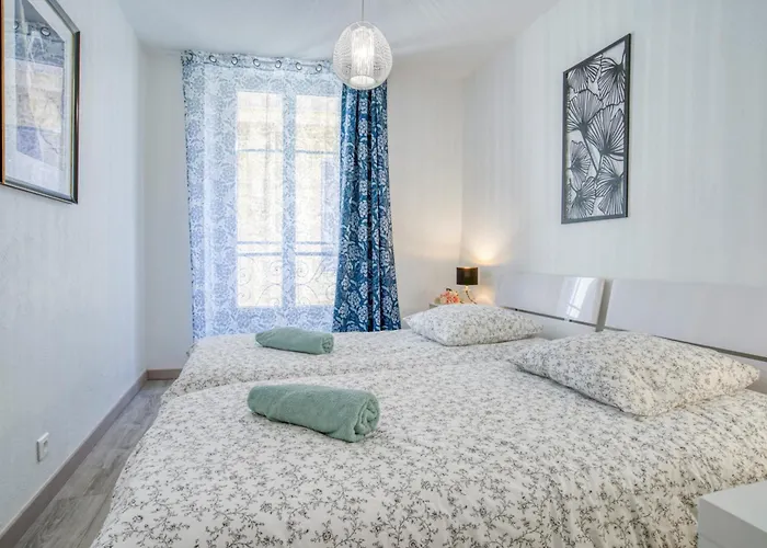 Sublime, Modern, Balconies, A/c, Refurbished *