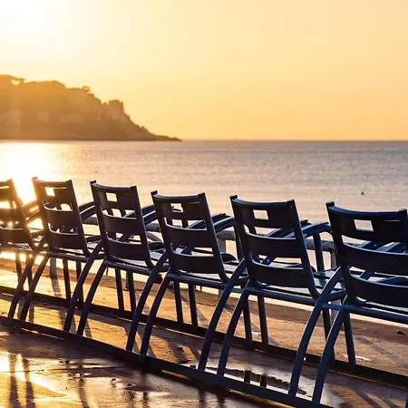 Sublime, Modern, Balconies, A/c, Refurbished Lägenhet *