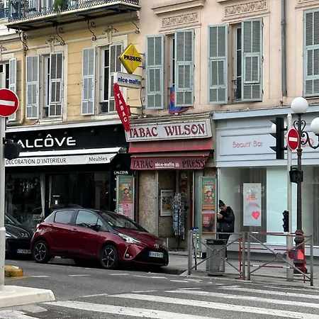 Sublime, Modern, Balconies, A/c, Refurbished Lägenhet *